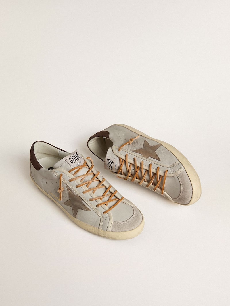 Golden Goose - Super-Star para hombre con estrella de piel con estampado cocodrilo color tabaco y refuerzo del tal&oacute;n de piel negra in 