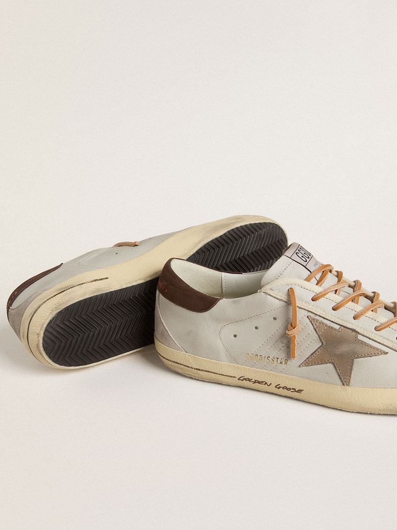 Golden Goose - Super-Star para hombre con estrella de piel con estampado cocodrilo color tabaco y refuerzo del tal&oacute;n de piel negra in 