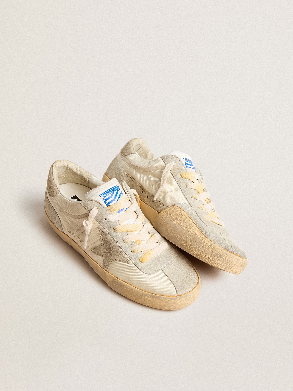 Golden Goose - Super-Star Uomo LAB in nylon con stella tortora e inserti in suede ghiaccio in 