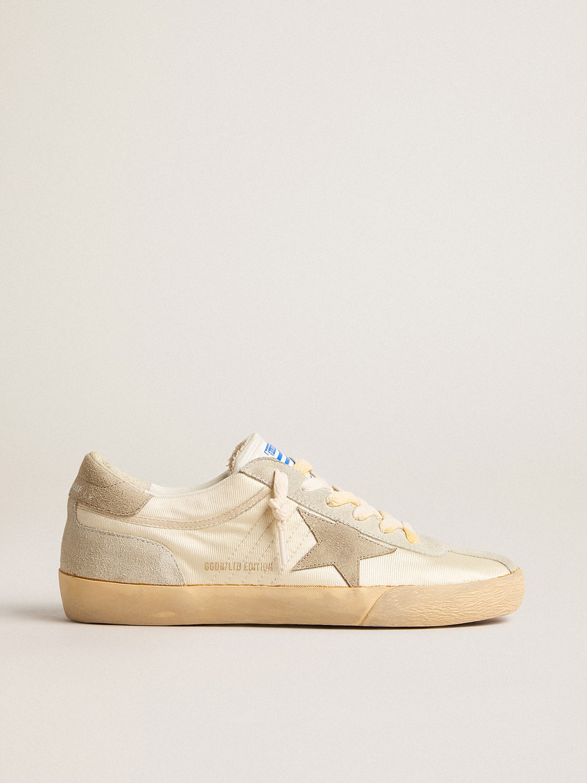 Golden Goose - Super-Star Uomo LAB in nylon con stella tortora e inserti in suede ghiaccio in 