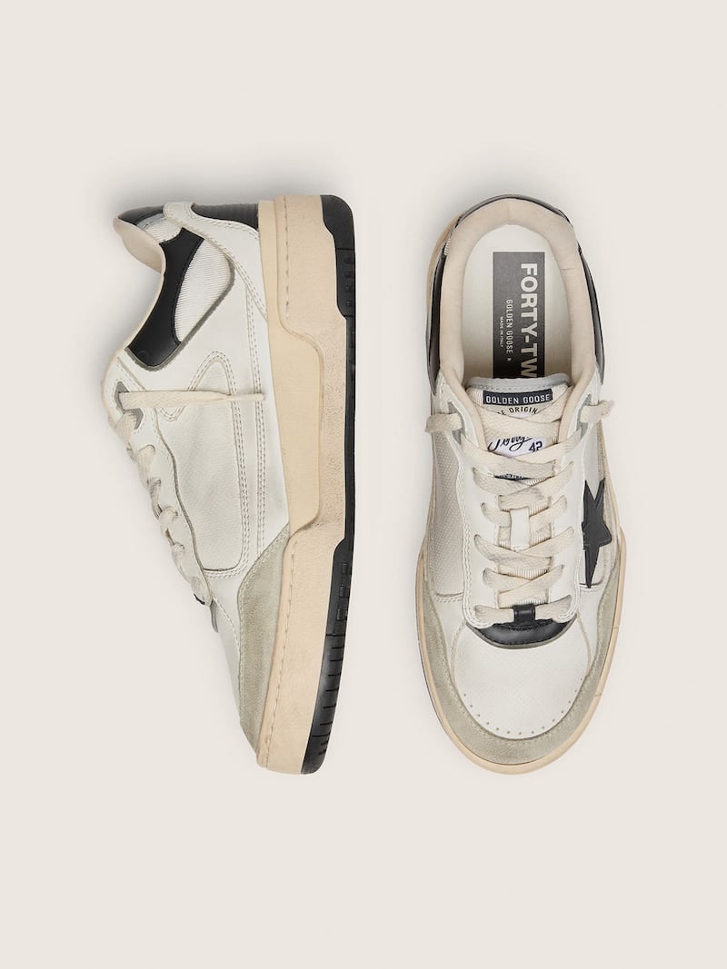 Golden Goose - Forty2 Uomo con stella nera e talloncino in pelle nera in 
