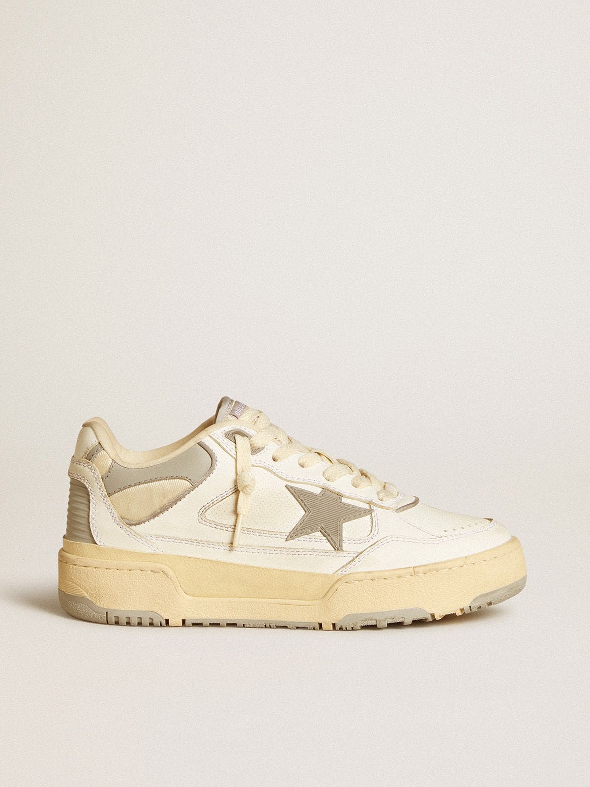 Men s Forty2 with grey star and white leather heel tab Golden Goose