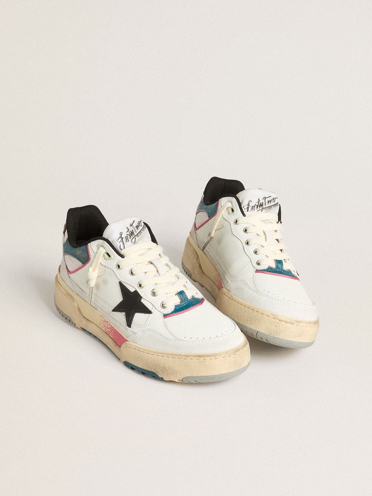 Golden Goose - Forty2 pour homme avec étoile noire et contrefort en cuir lamé argenté in 