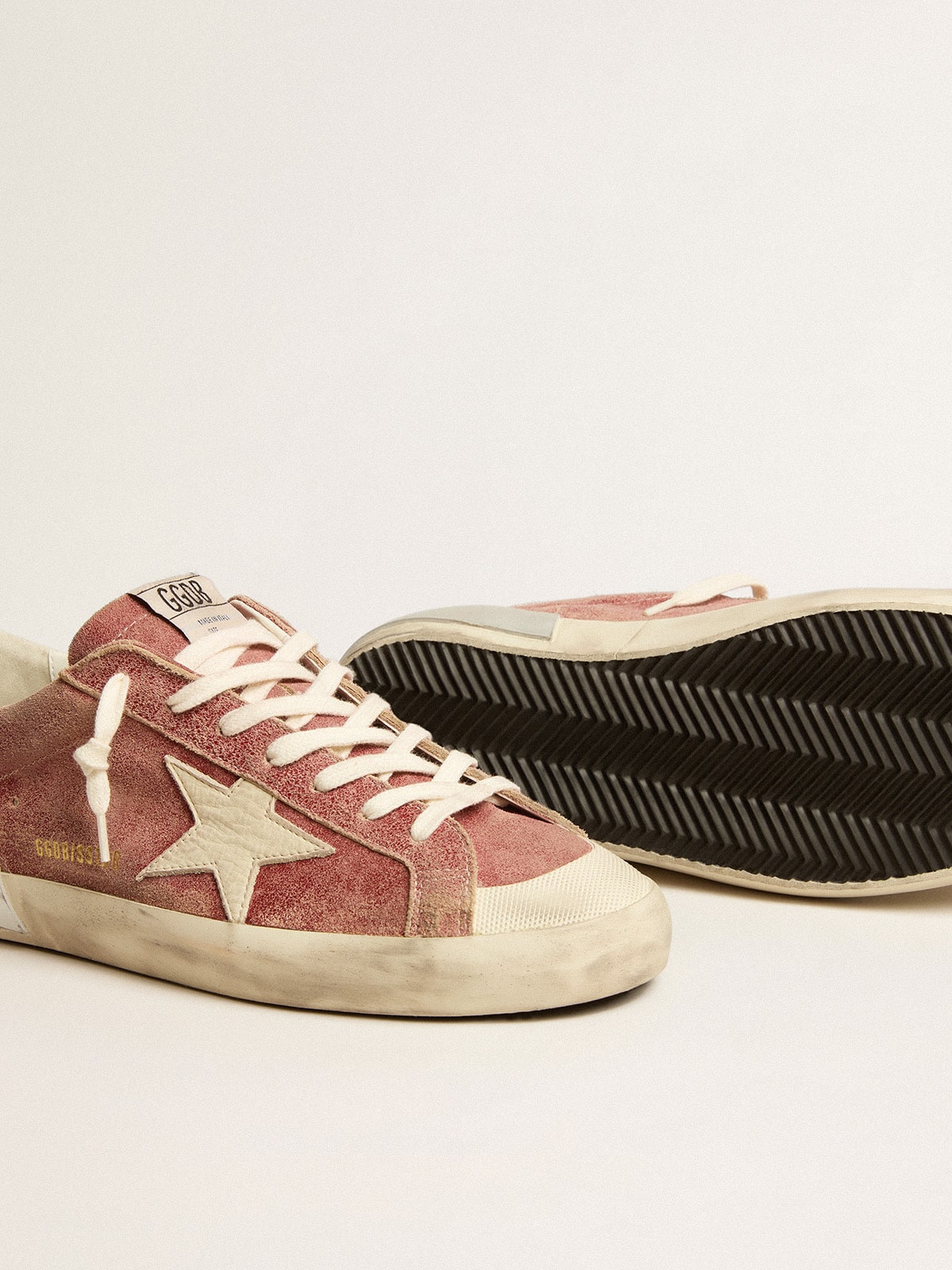 Golden Goose - Super-Star de piel roja con estrella y refuerzo del talón de nobuk crema in 