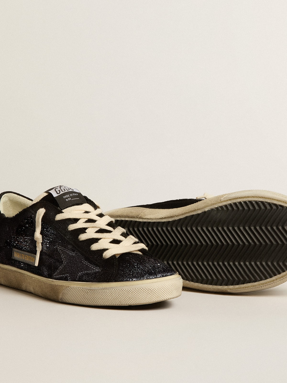 Golden Goose - Super-Star Herren aus schwarzem Samt und Rauleder mit schwarzem Raulederstern in 