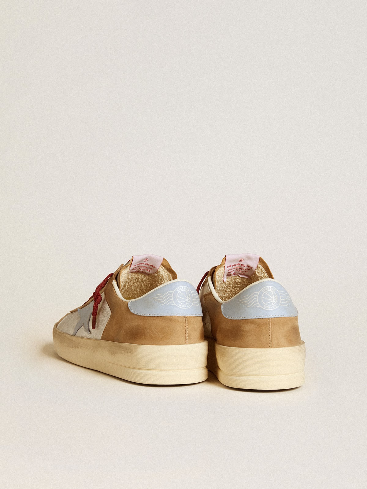 Golden Goose - Stardan LTD femme argentées avec étoile en cuir bleu et empiècements en nubuck in 