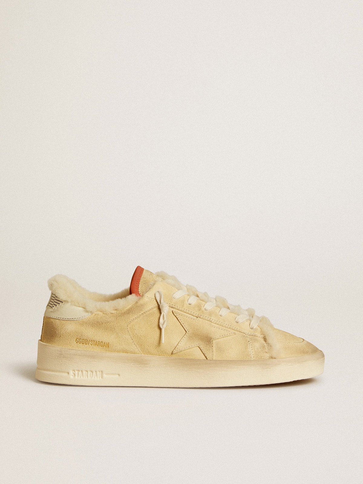 Golden Goose - Beigefarbener Stardan aus Rauleder mit Leder an der Fersenpartie und Shearlingfutter in 