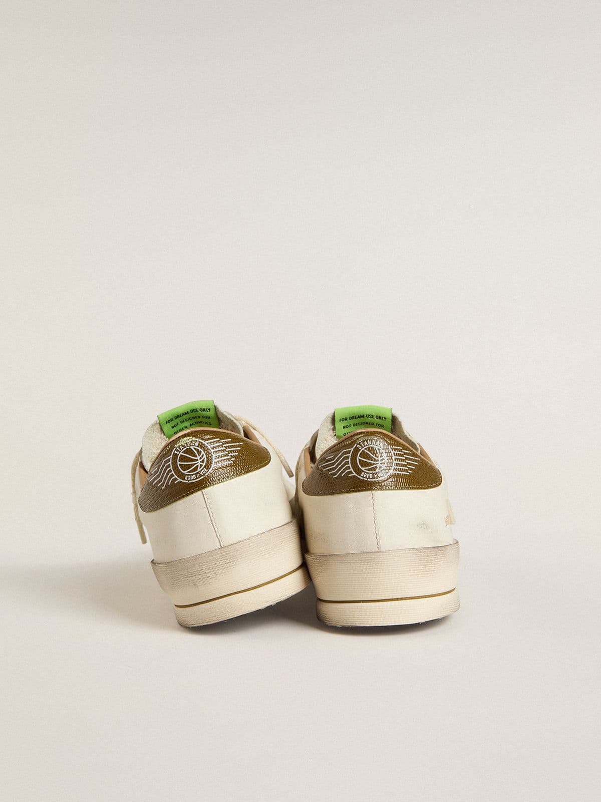 Golden Goose - Stardan Uomo in pelle bianca con stella e talloncino in pelle verde militare con stampa pitonata in 