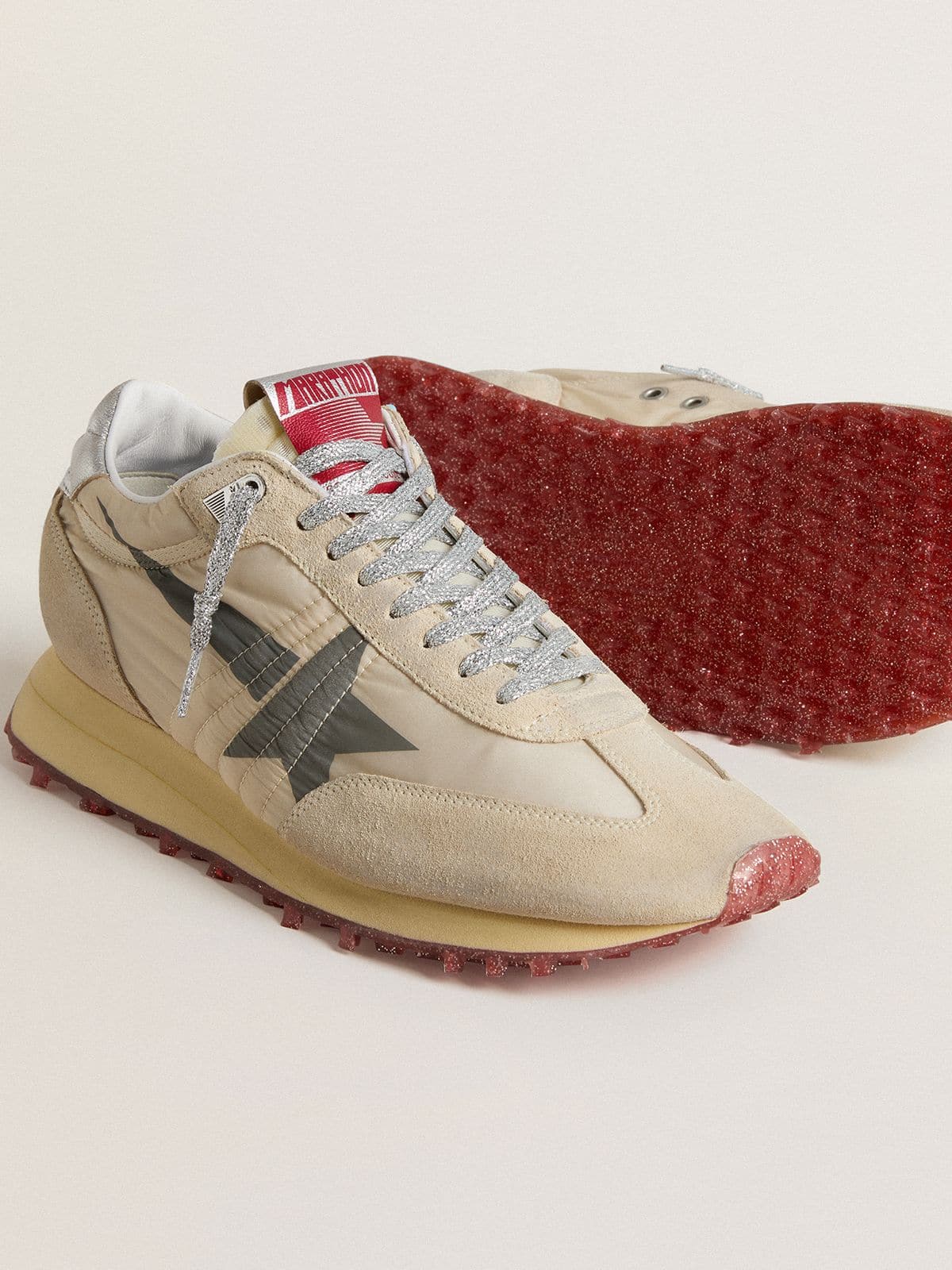 Golden Goose - Marathon Herren mit beigefarbenem Nylonschaft und grauem Stern in 