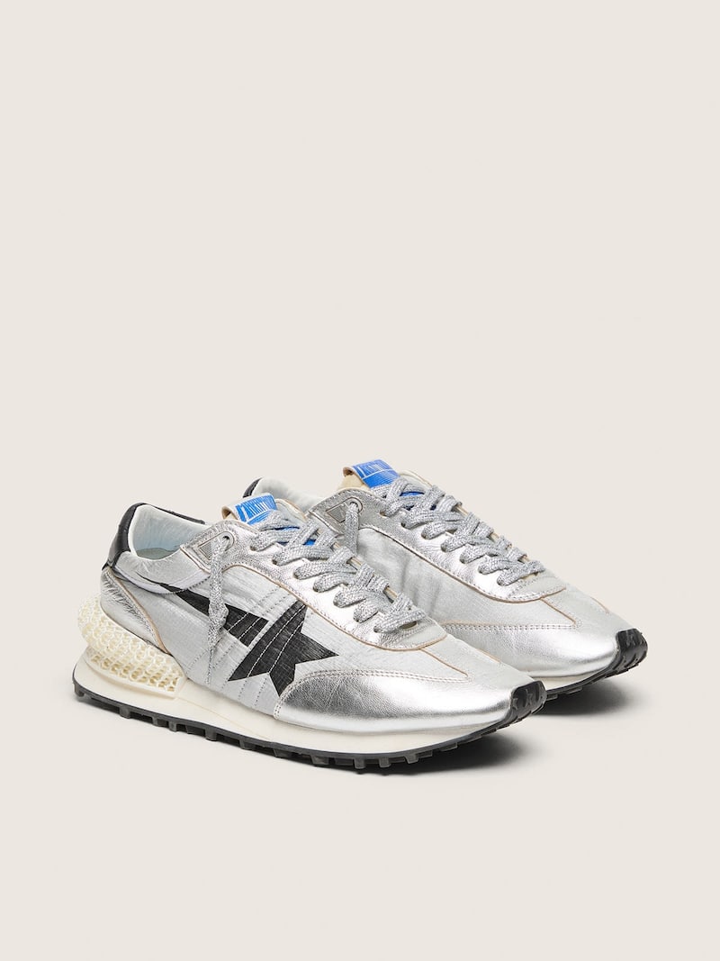Golden Goose - Marathon de hombre con pala de nailon ripstop de color plateado y estrella negra in 