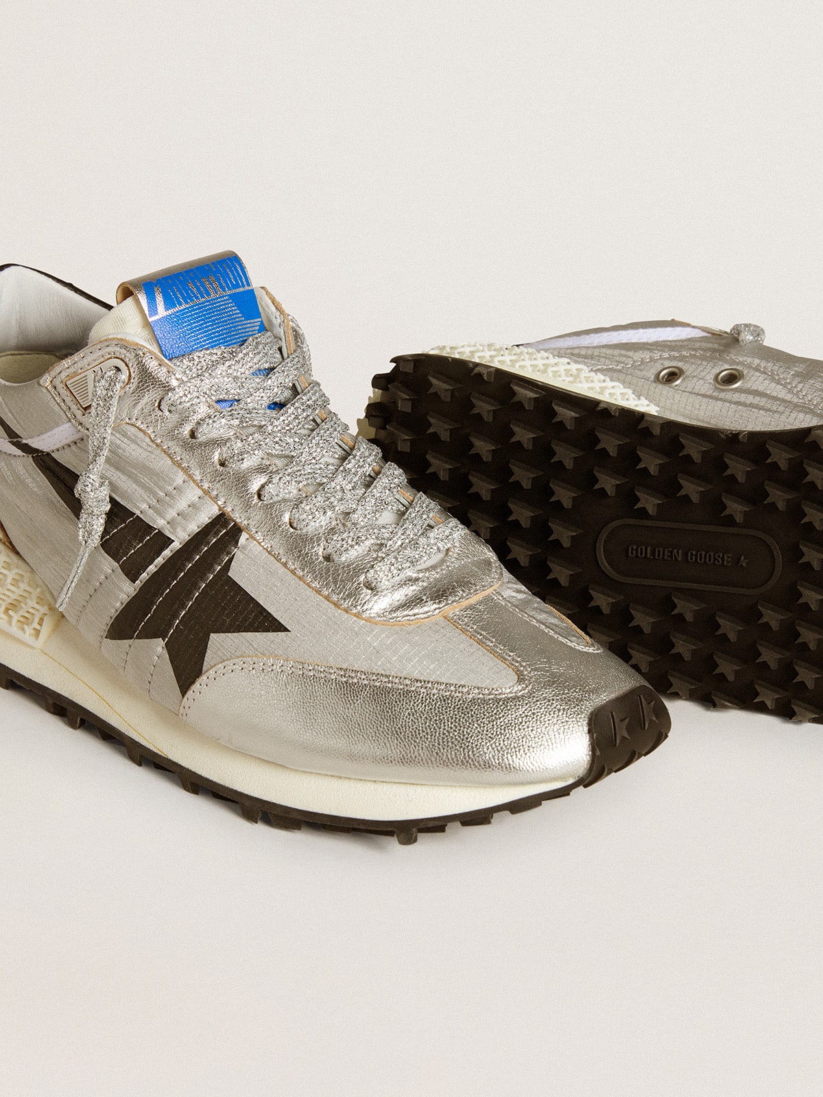 Golden Goose - Marathon Uomo con tomaia in nylon ripstop di colore argento e stella nera in 