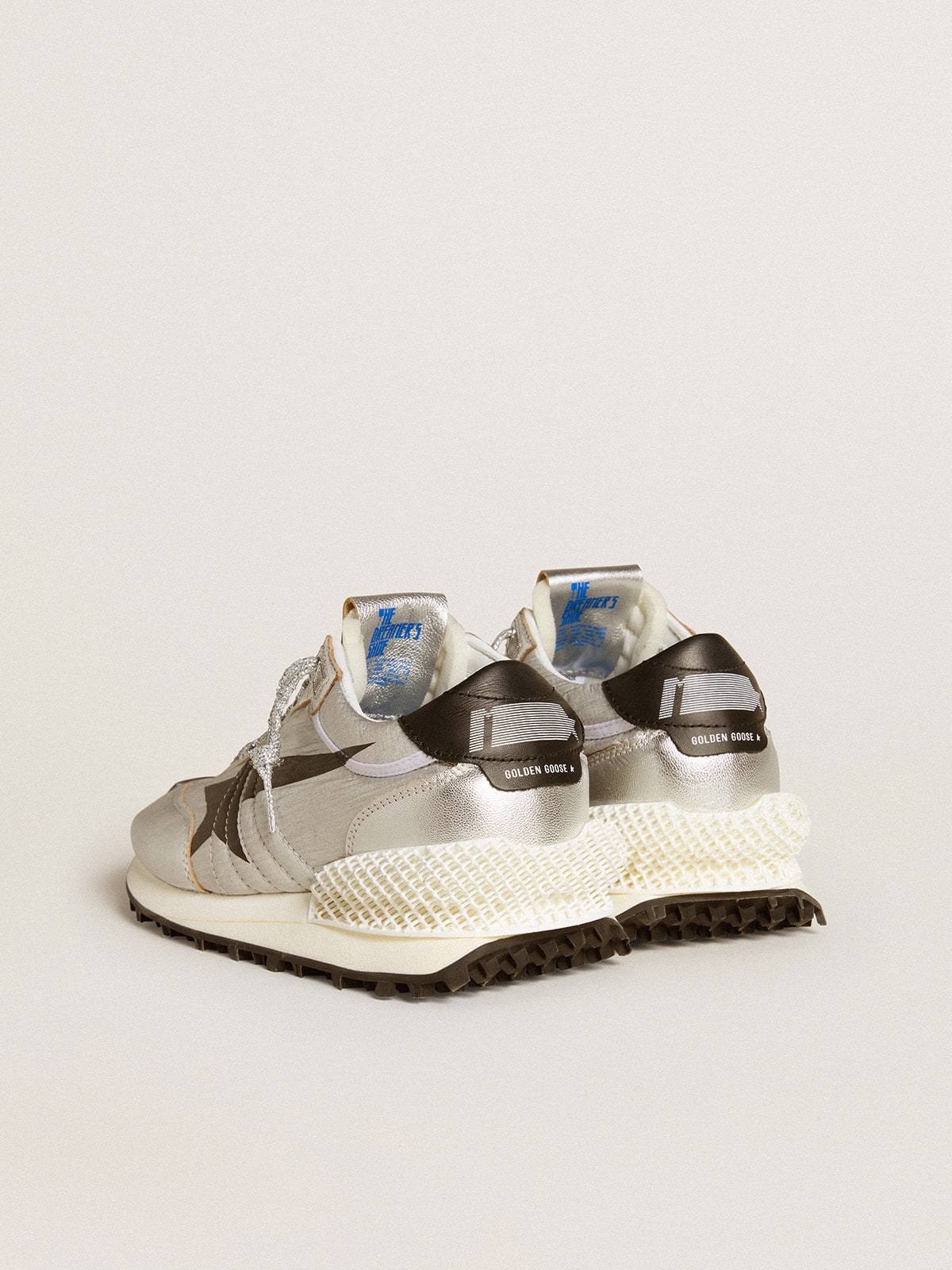 Golden Goose - Marathon Uomo con tomaia in nylon ripstop di colore argento e stella nera in 