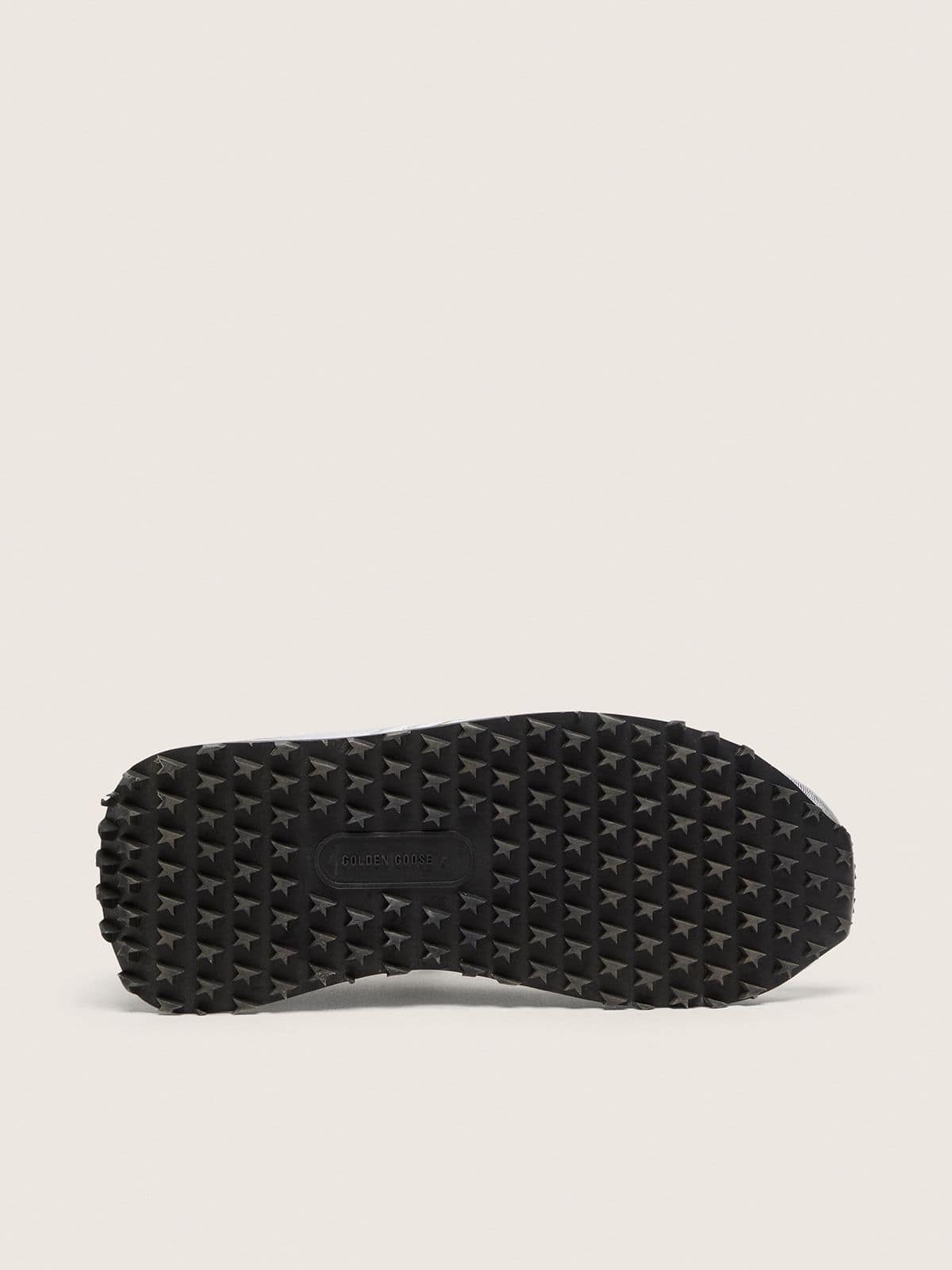 Golden Goose - Marathon Uomo con tomaia in nylon ripstop di colore argento e stella nera in 