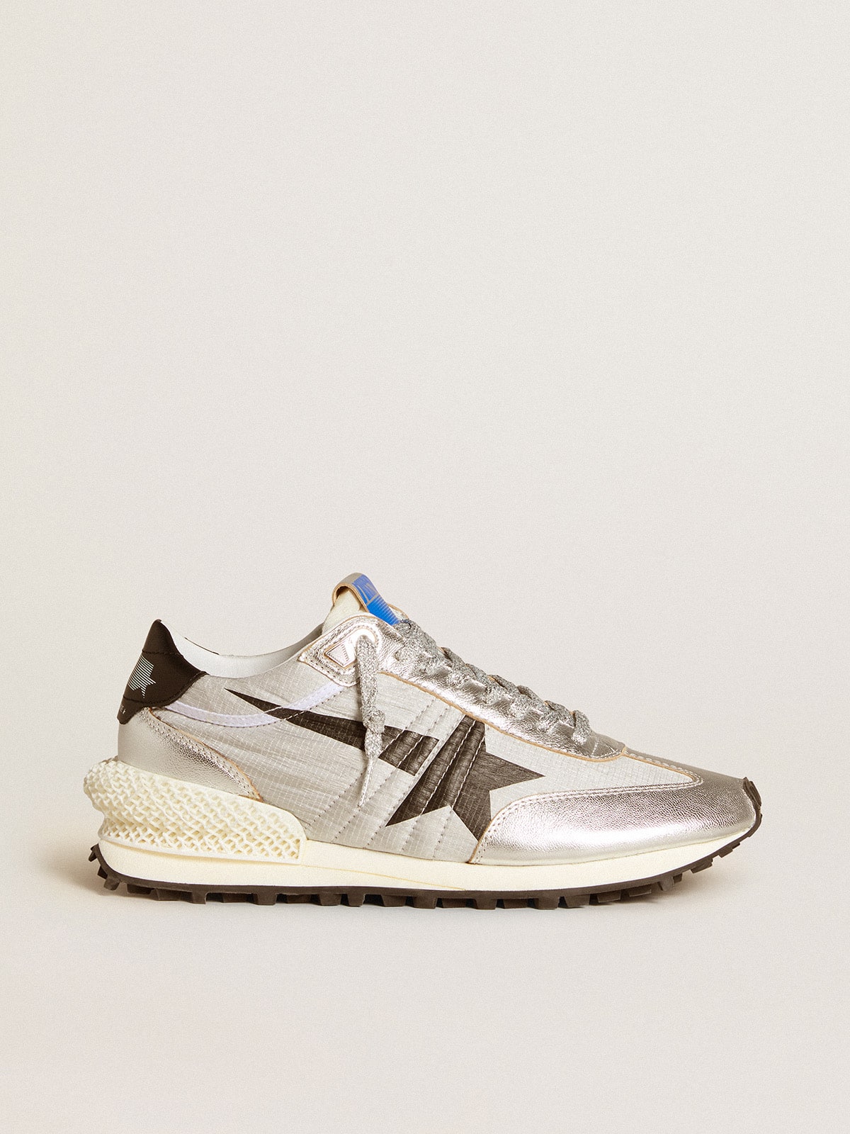 Golden Goose - Marathon Uomo con tomaia in nylon ripstop di colore argento e stella nera in 