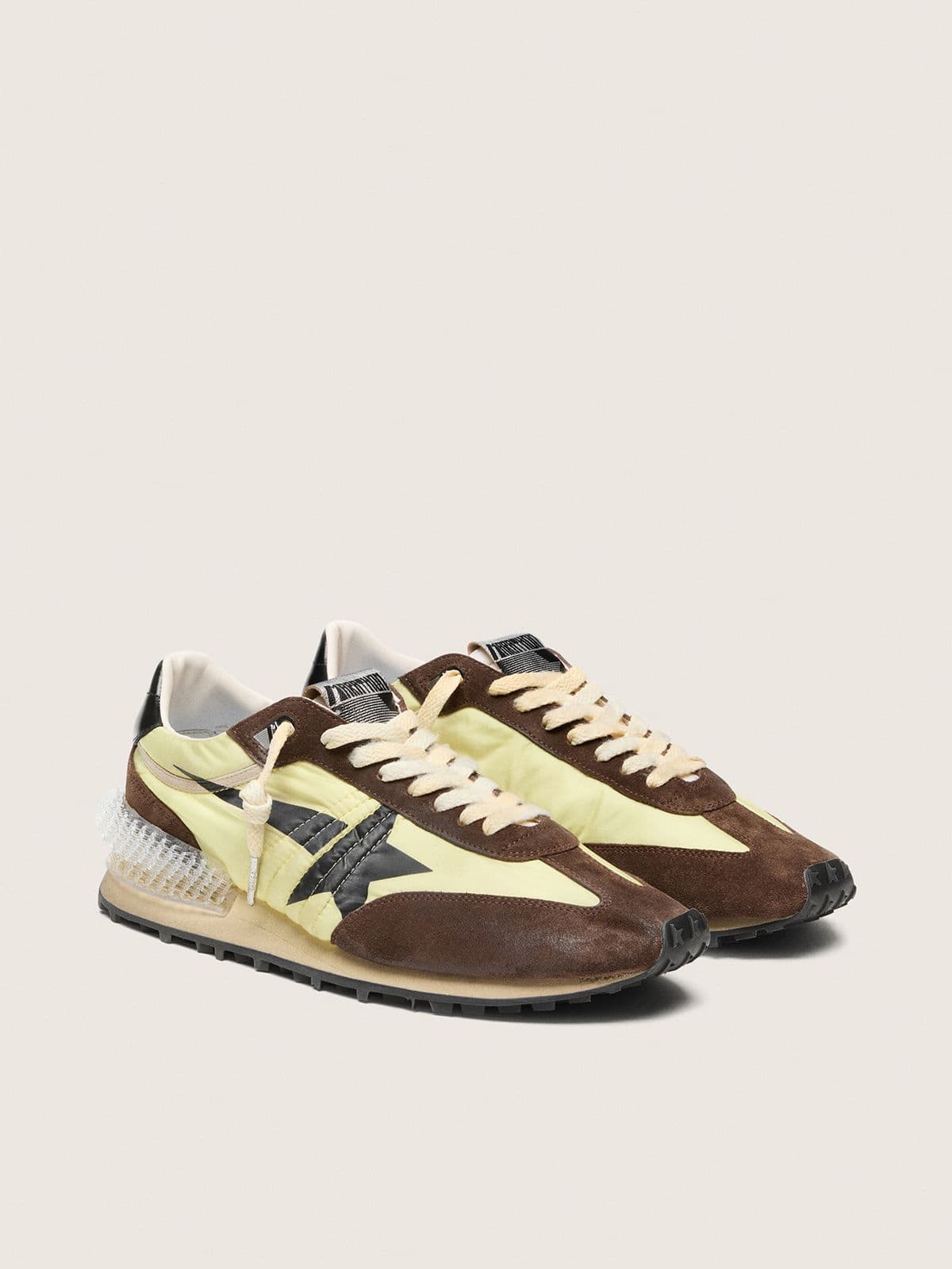 Golden Goose - Marathon donna in nylon giallo lime, con stella nera e inserti in suede marrone in 