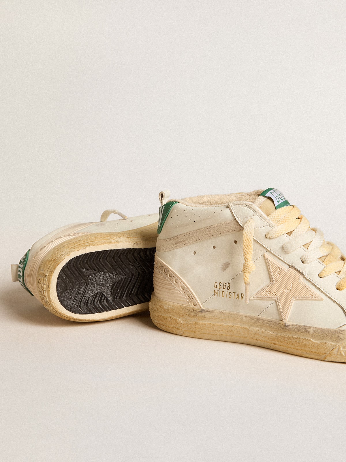 Golden Goose - Mid Star in nappa con stella in gomma textured e virgola in cotone crema in 