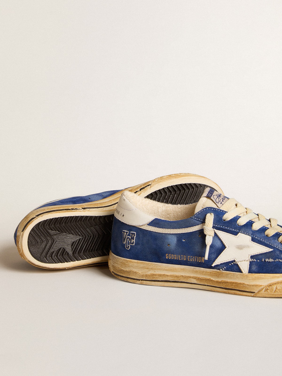 Golden Goose - Super-Star LTD en daim bleu avec étoile et contrefort en cuir blanc in 