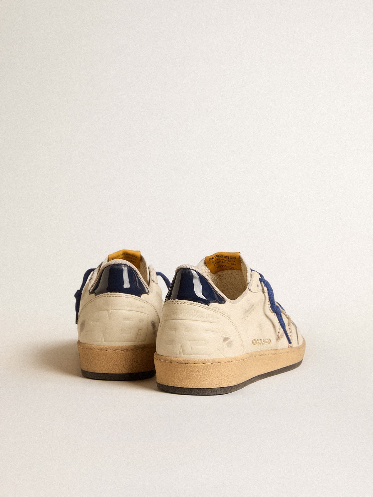 Golden Goose - Ball Star LTD con stella ricamata e talloncino in pelle verniciata blu in 