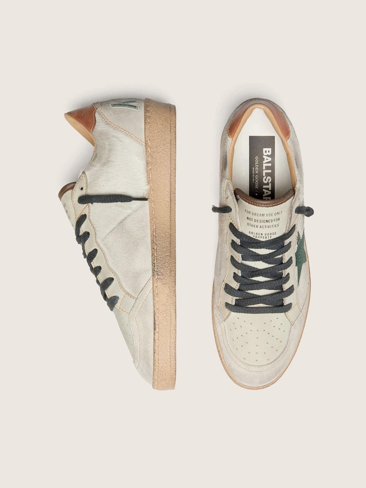 Golden Goose - Ball Star LTD uomo in cavallino bianco e suede grigio con stella verde in 