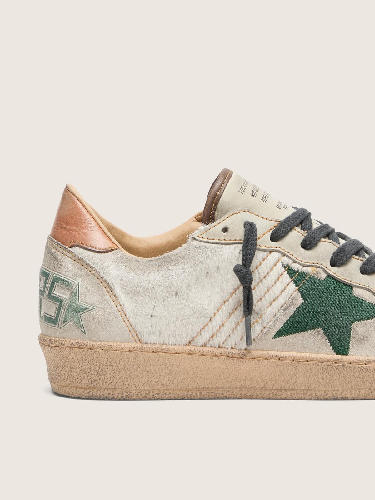 Golden Goose - Ball Star LTD uomo in cavallino bianco e suede grigio con stella verde in 