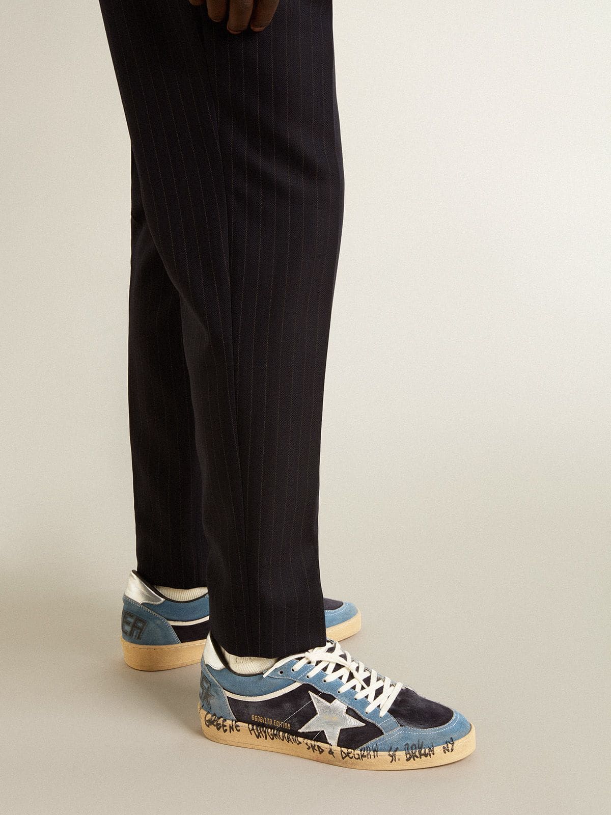 Golden Goose - Ball Star LTD Uomo in suede blu con stella bianca e talloncino argento in 