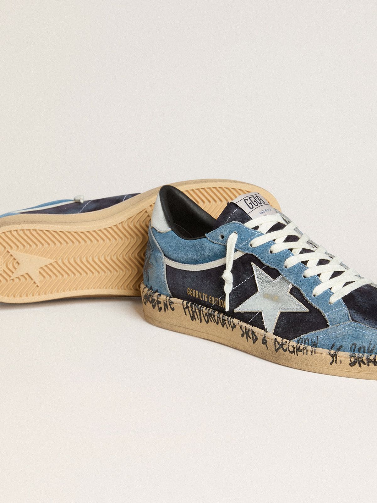Golden Goose - Ball Star LTD Uomo in suede blu con stella bianca e talloncino argento in 
