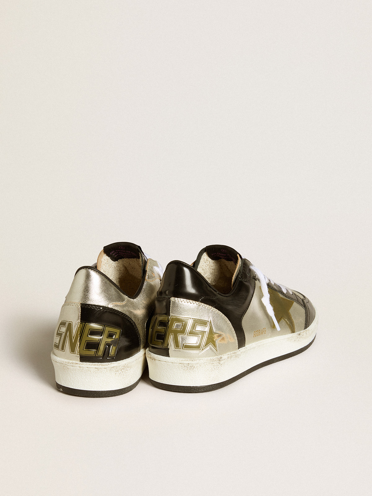 Golden Goose - Ball Star LAB pour homme en cuir argenté avec étoile en cuir marron et contrefort noir in