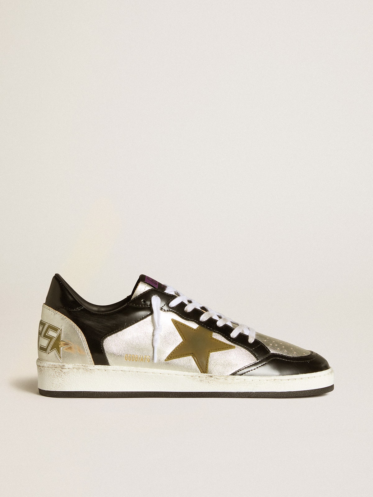 Golden Goose - Ball Star LAB de hombre de piel plateada con estrella de piel marrón y refuerzo del talón negro in 