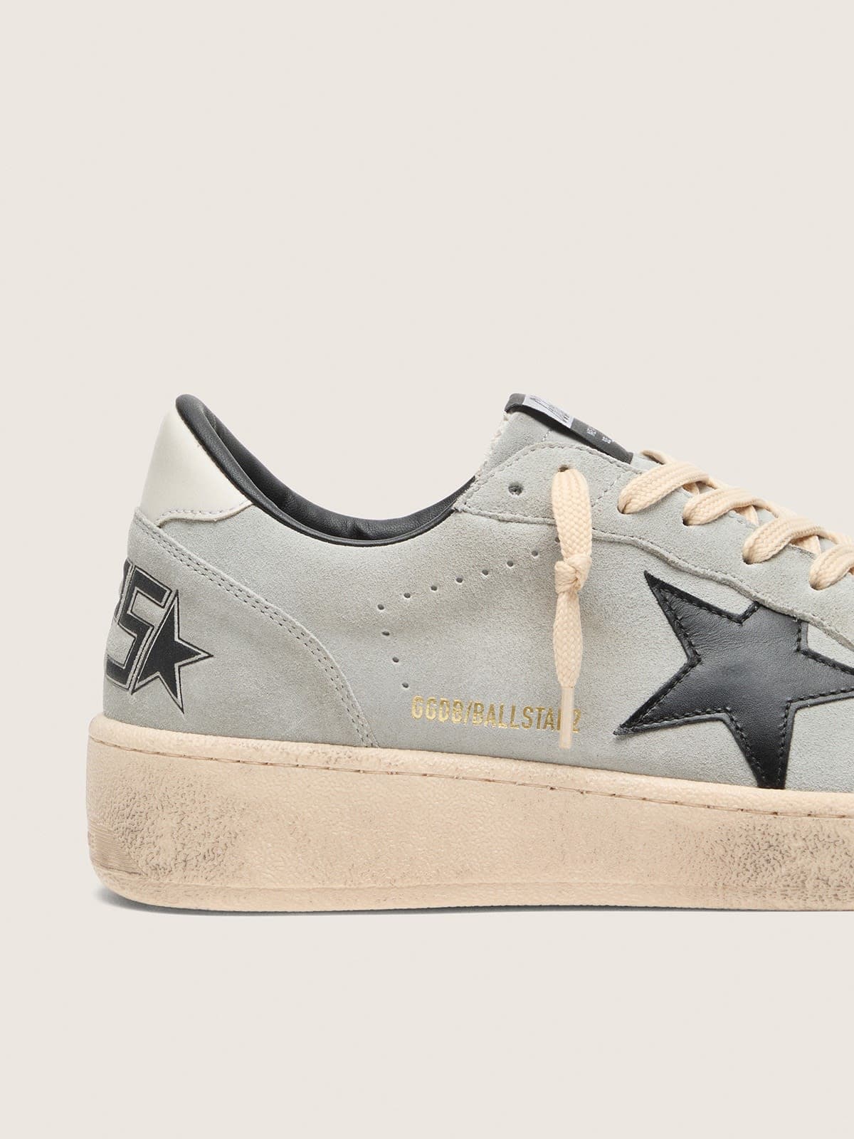 Golden Goose - Ball Star Herren aus grauem Rauleder mit schwarzem Lederstern in 