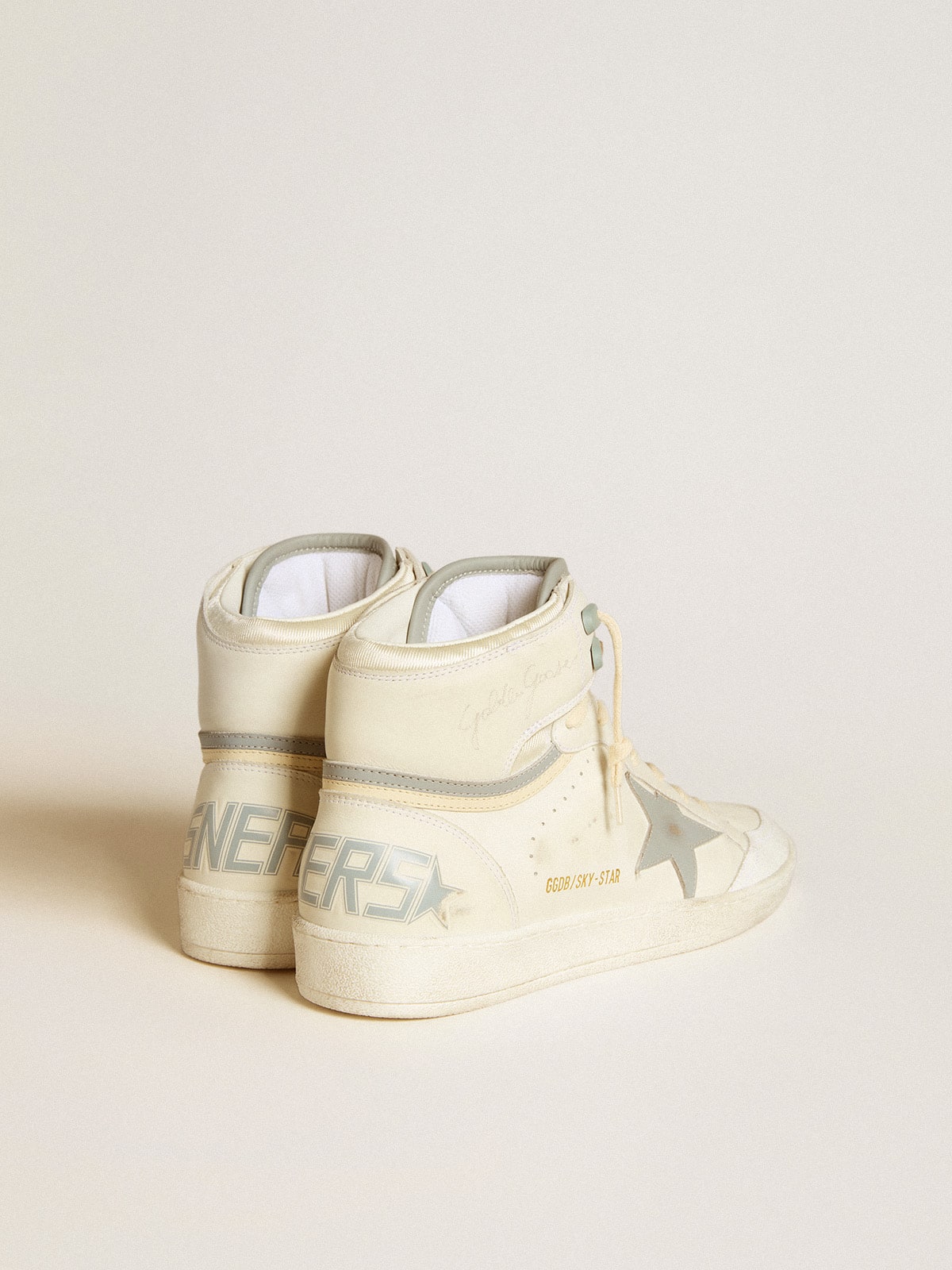 Golden Goose - Sky-Star pour homme en cuir avec étoile en cuir bleu et contrefort blanc in 