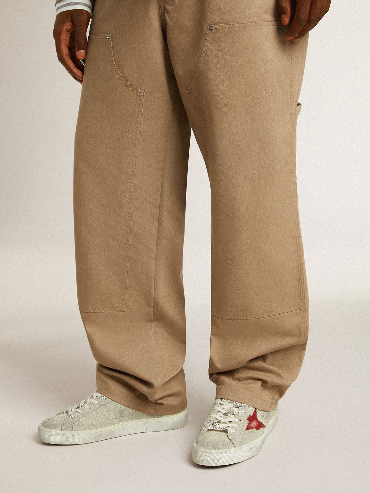 Golden Goose - Super-Star LTD de ante gris con estrella de piel roja in 