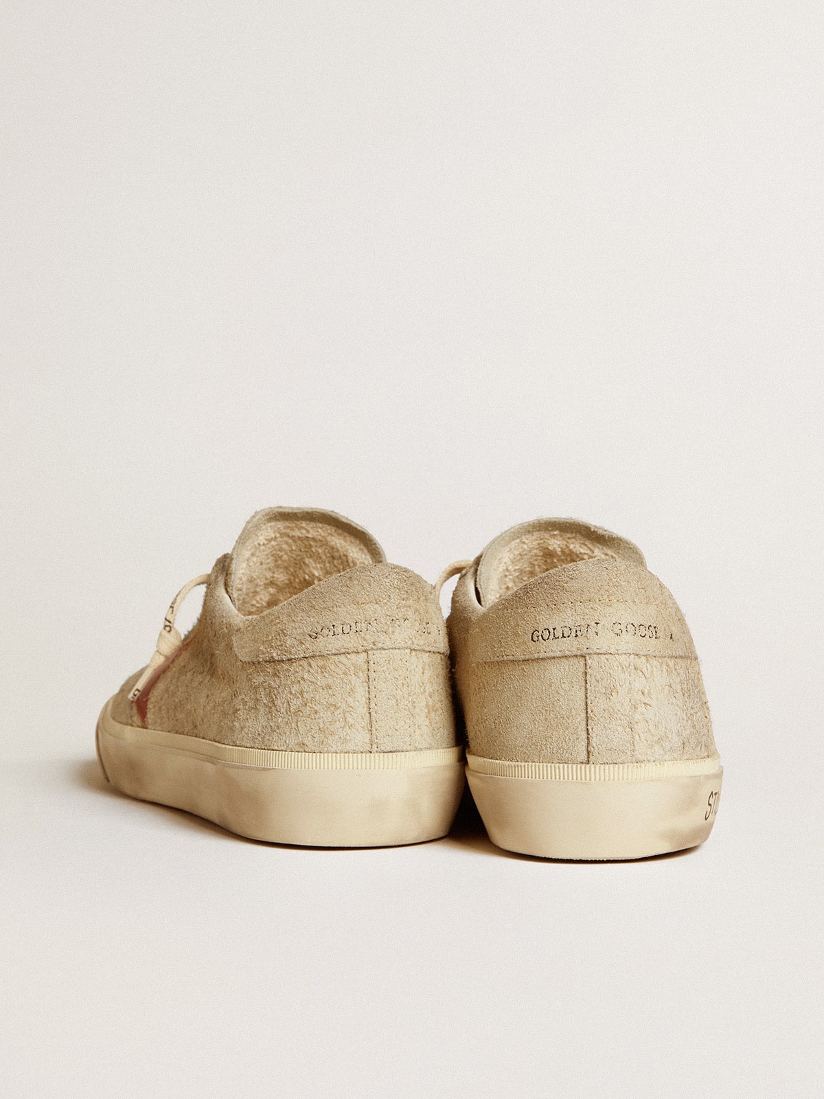 Golden Goose - Super-Star LTD de ante gris con estrella de piel roja in 
