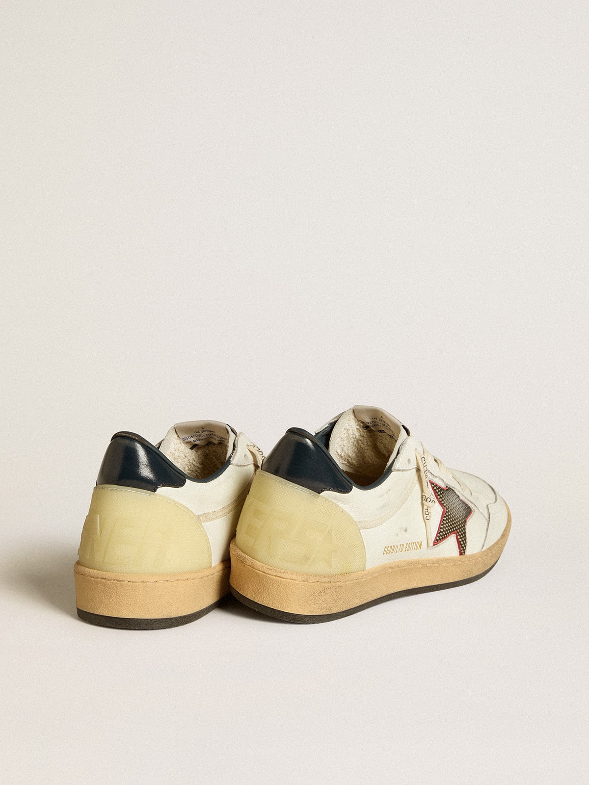 Golden Goose - Ball Star Uomo LTD con stella in rete e talloncino in pelle blu notte in 