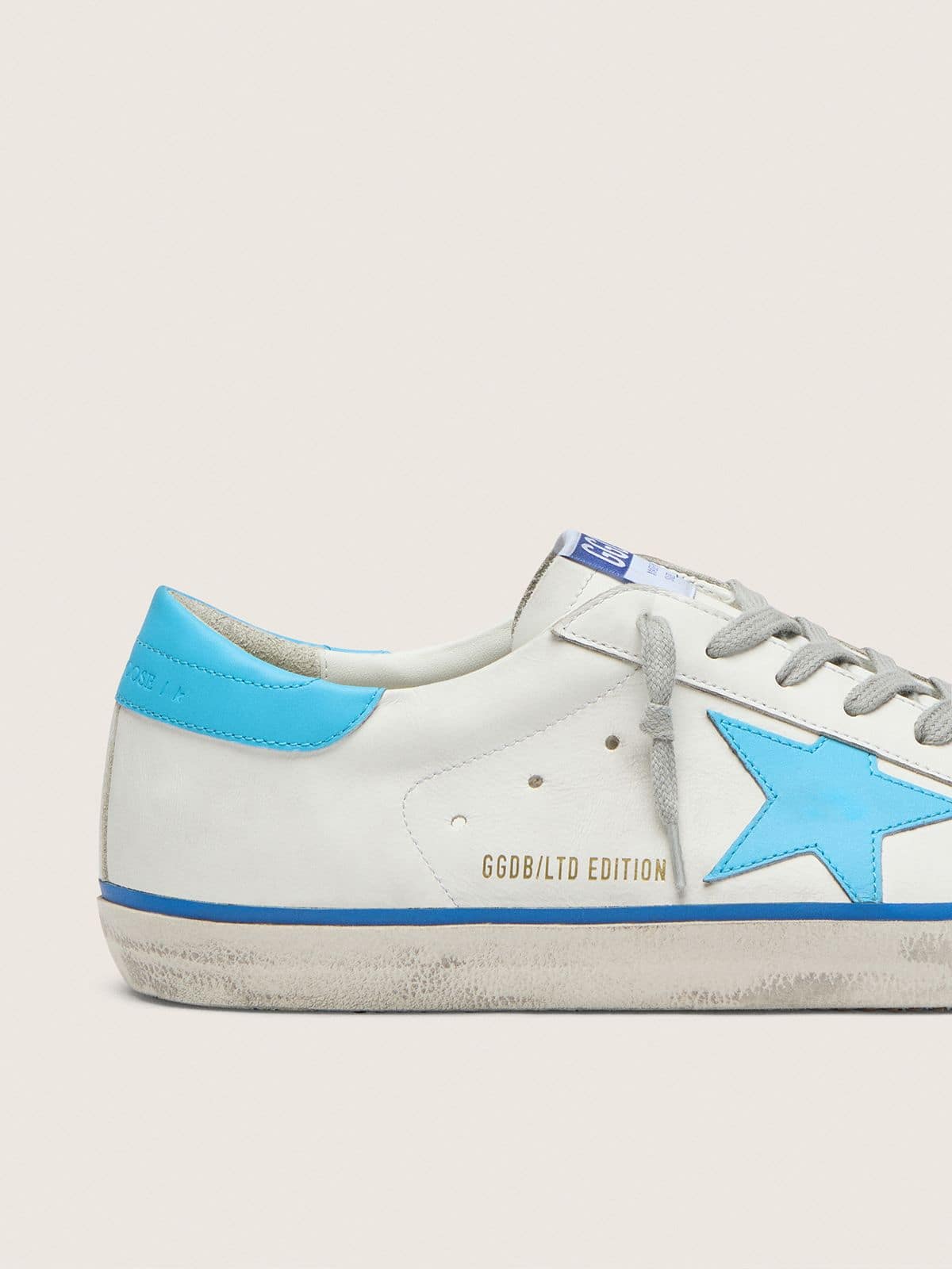 Golden Goose - Super-Star LTD de hombre de piel blanca con estrella y refuerzo del refuerzo de piel azul in 