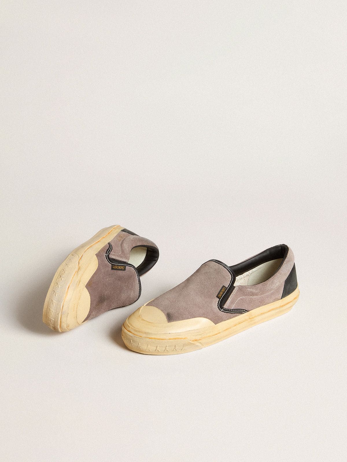 Golden Goose - Men's VCE Penstar in dove-gray suede with black leather heel tab in 