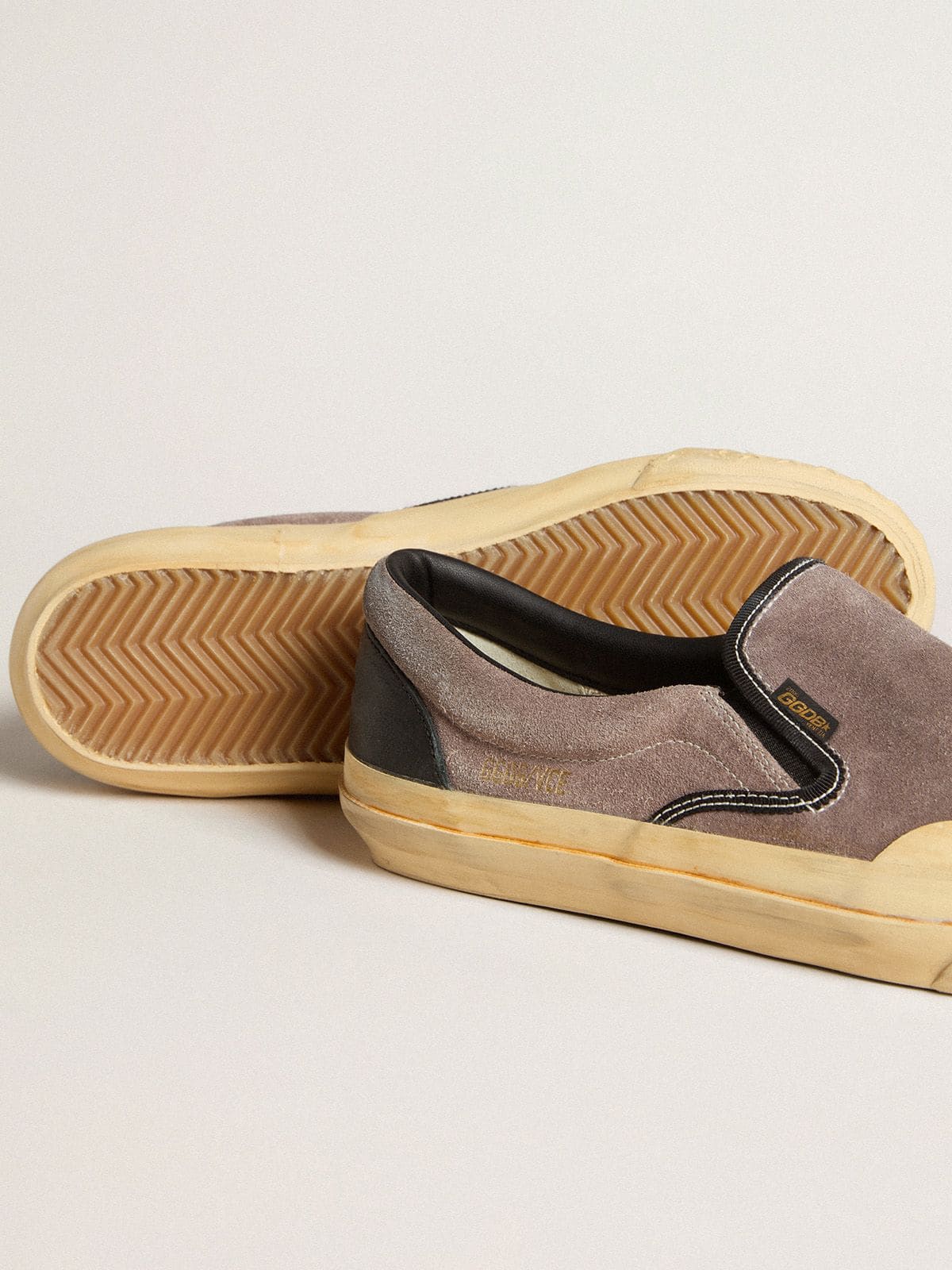 Golden Goose - Men's VCE Penstar in dove-gray suede with black leather heel tab in 
