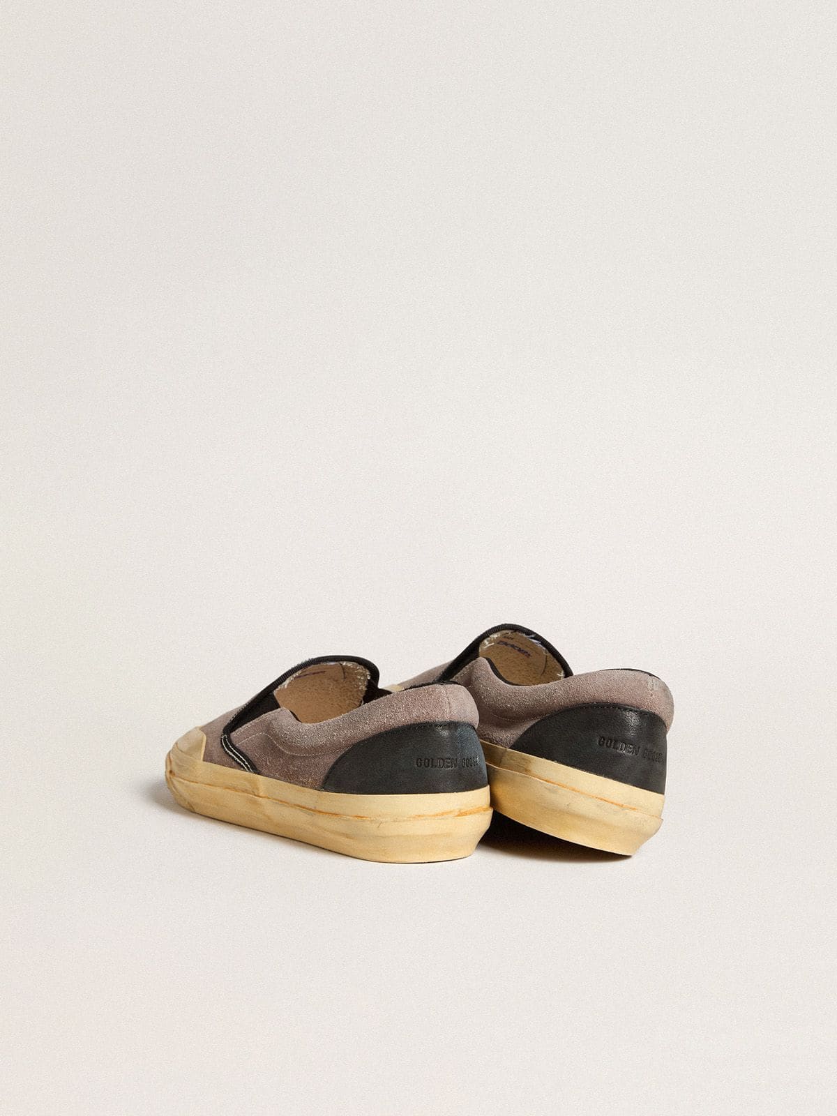 VCE Penstar Uomo in suede tortora con talloncino in pelle nera