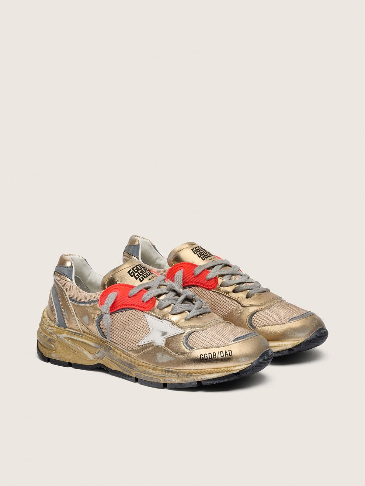 Dad-Star Herren aus goldenem Metallic-Leder und Mesh mit wei&szlig;em Lederstern und goldfarbener Lederferse