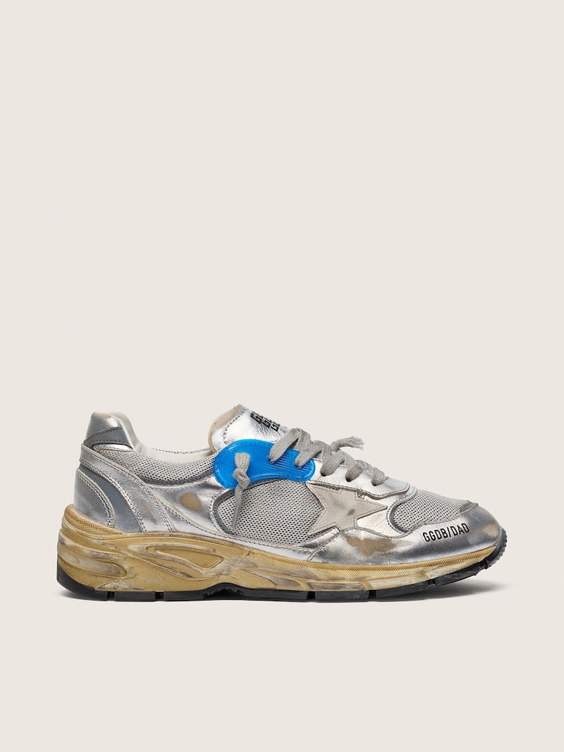 Dad-Star Herren aus silberfarbenem Metallic-Leder und Mesh mit wei&szlig;em Lederstern und silberfarbener Ferse