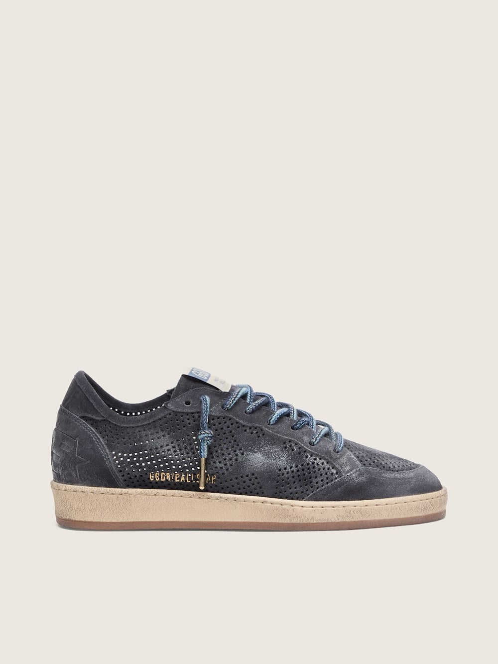 Ball Star homme en cuir velours ajouré bleu foncé avec étoile en cuir velours bleu foncé — Golden Goose