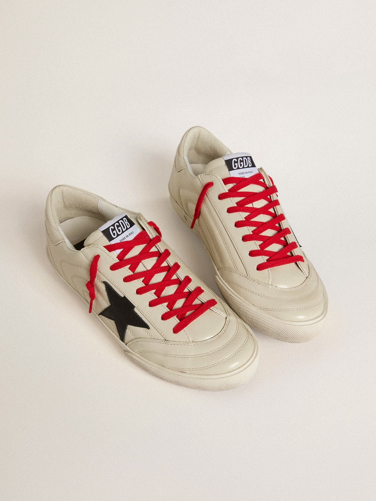 Golden Goose - Men's Super-Star in glossy white matelassé leather with black leather star in 