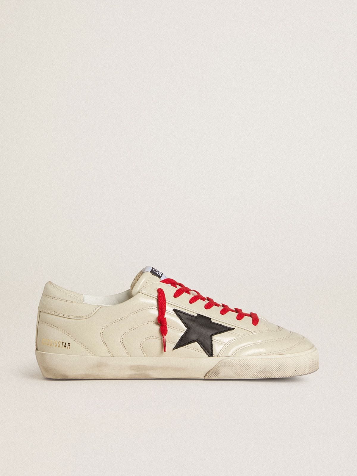 Golden Goose - Men's Super-Star in glossy white matelassé leather with black leather star in 