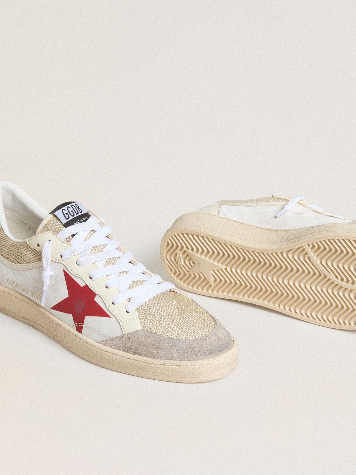 Golden Goose - Ball Star in nylon e rete bianca con stella in nylon rossa e talloncino in pelle bianca in 