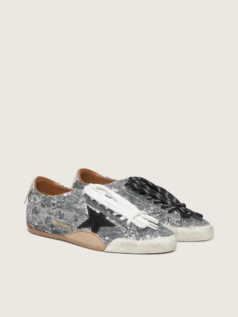 Golden Goose - True-Star Uomo in paillettes argento con stella color nero e talloncino in pelle argento in 