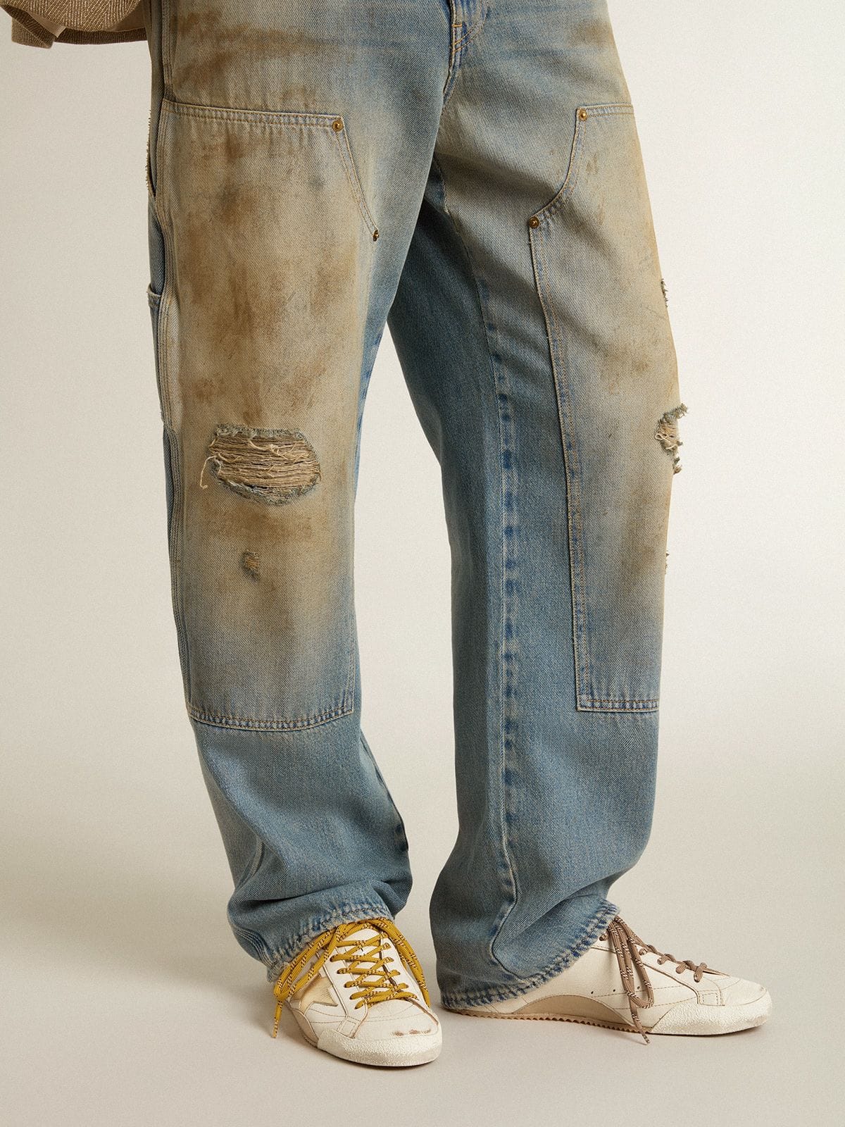 Golden Goose - True-Star Uomo in nappa bianca con stella in pelle laminata oro e talloncino in suede beige in 