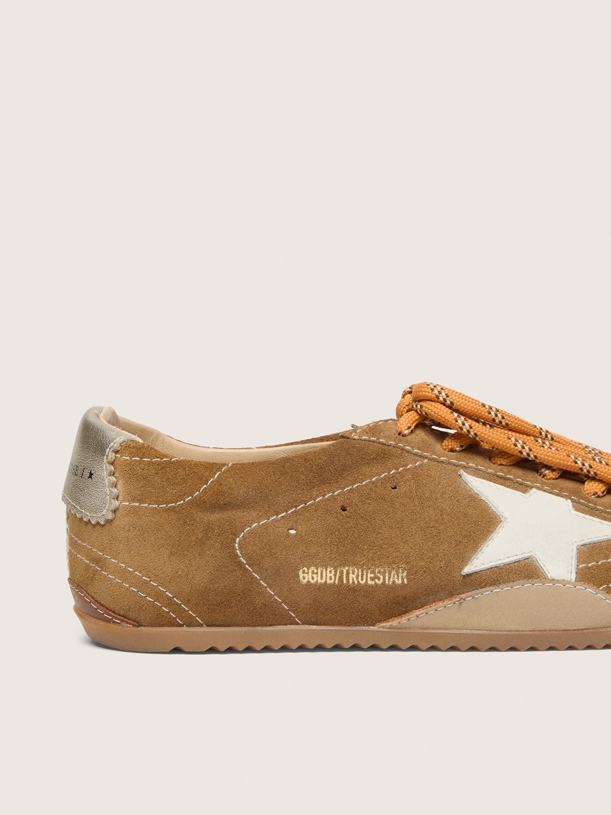 golden goose true star tobacco Men's True-Star in tobacco-colored suede with white star and platinum heel tab golden goose true star tobacco Men's True-Star in tobacco-colored suede with white star and platinum heel tab