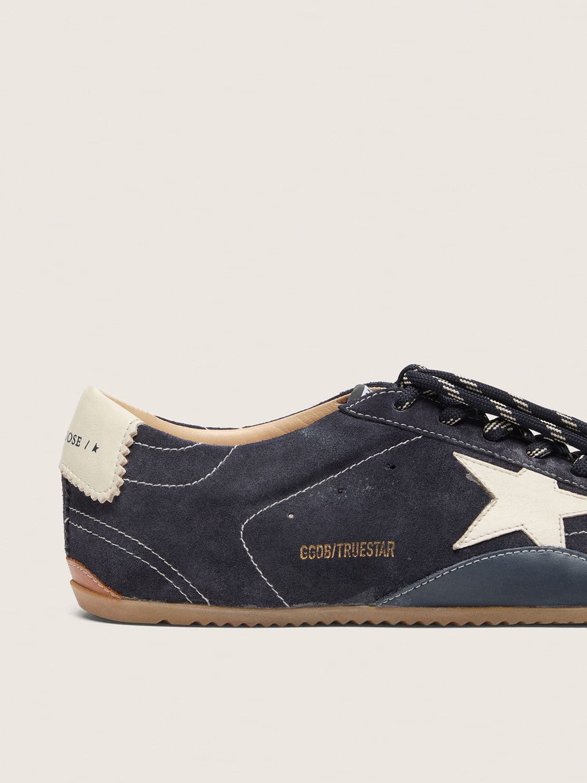 Golden Goose - True-Star Uomo in suede blu scuro con stella e talloncino in nappa bianca in 