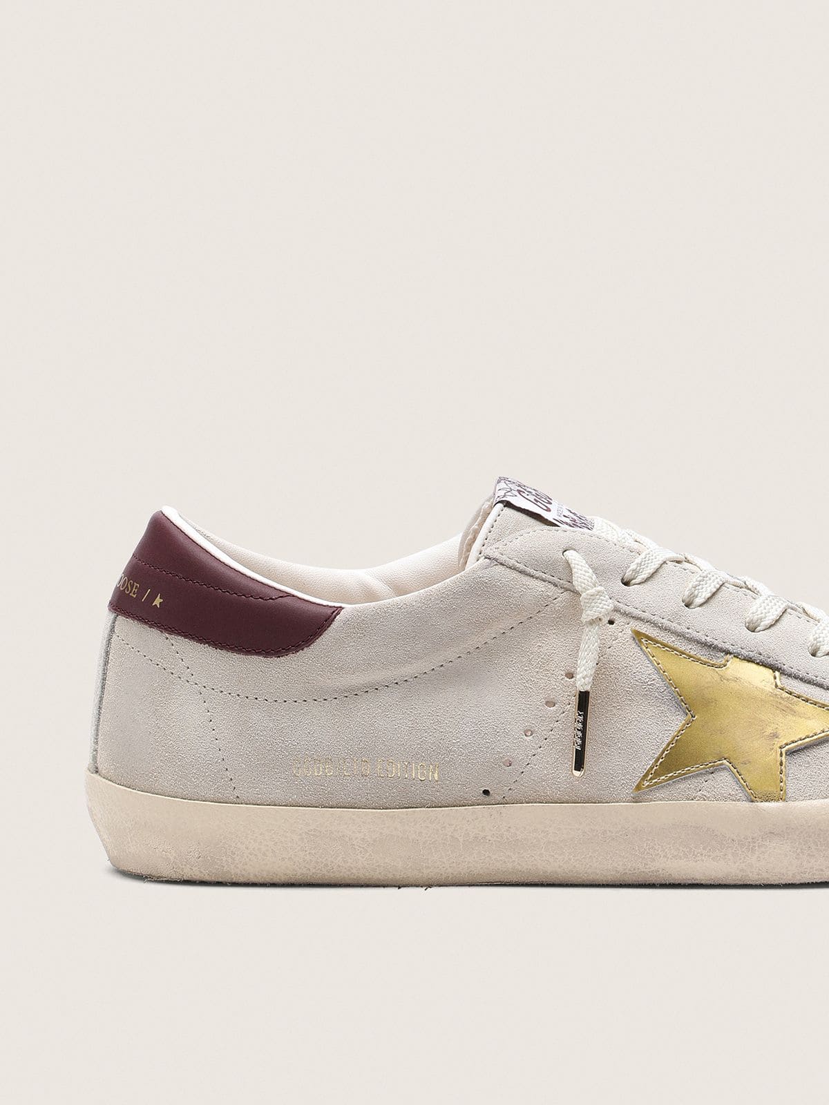 Golden Goose - Super-Star CNY Herren aus elfenbeinfarbenem Suede mit Stern aus beschichtetem Leder und Lederferse in 