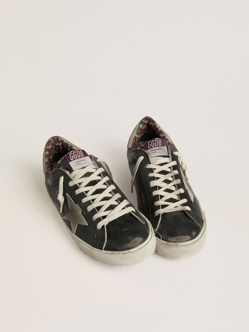 Golden Goose - Super-Star de hombre de piel negra con estrella y refuerzo del tal&oacute;n de ante gris in 