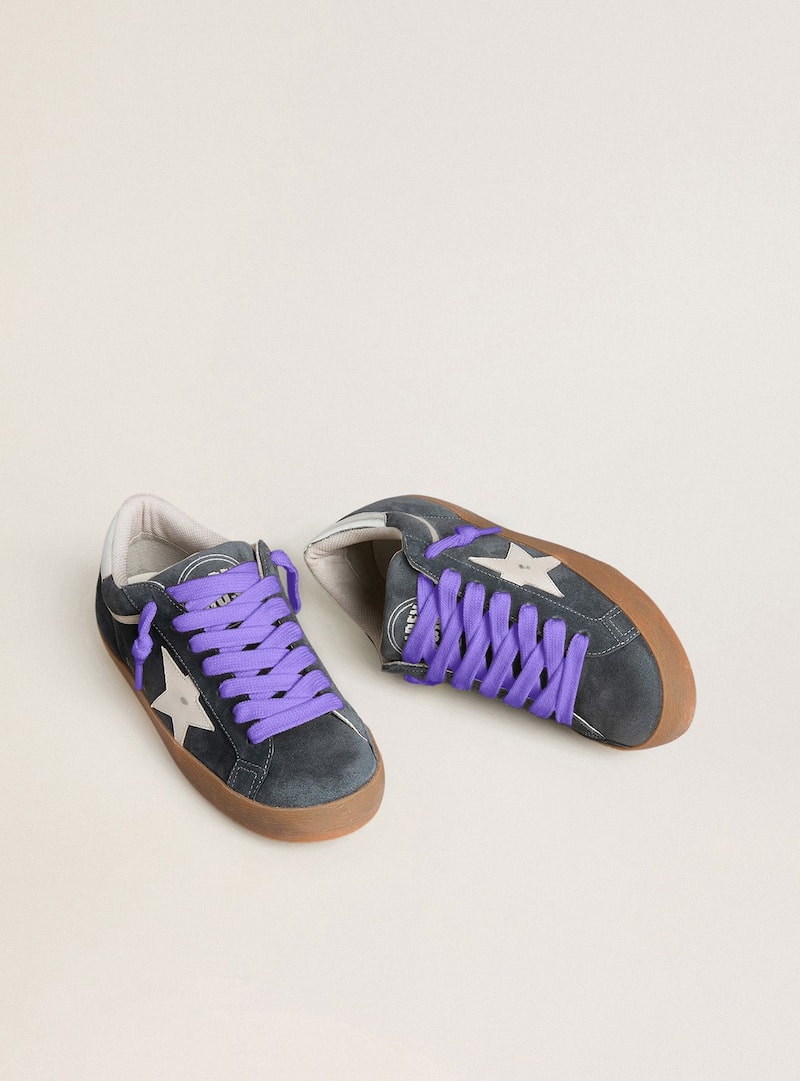 Golden Goose - Super-Star pour homme en cuir velours gris avec &eacute;toile en cuir blanc et contrefort en cuir argent&eacute; in 